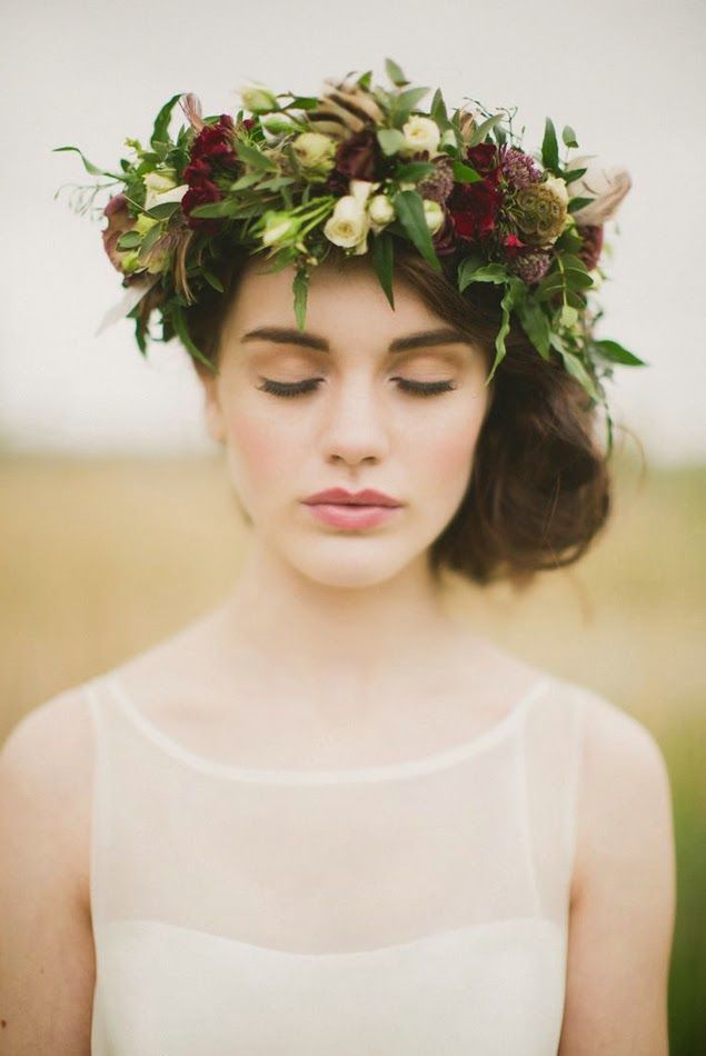 お花の季節到来♡春は花冠で大人かわいい花嫁になる！にて紹介している画像