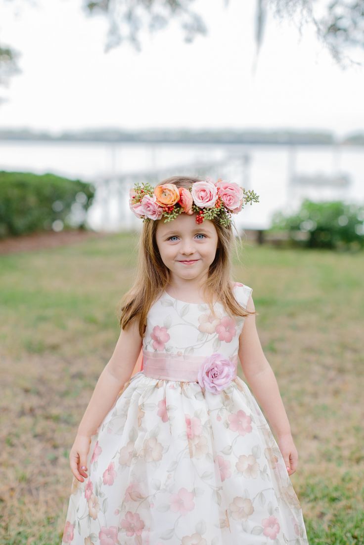 お花の季節到来♡春は花冠で大人かわいい花嫁になる！にて紹介している画像