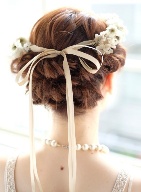 お花の季節到来♡春は花冠で大人かわいい花嫁になる！にて紹介している画像