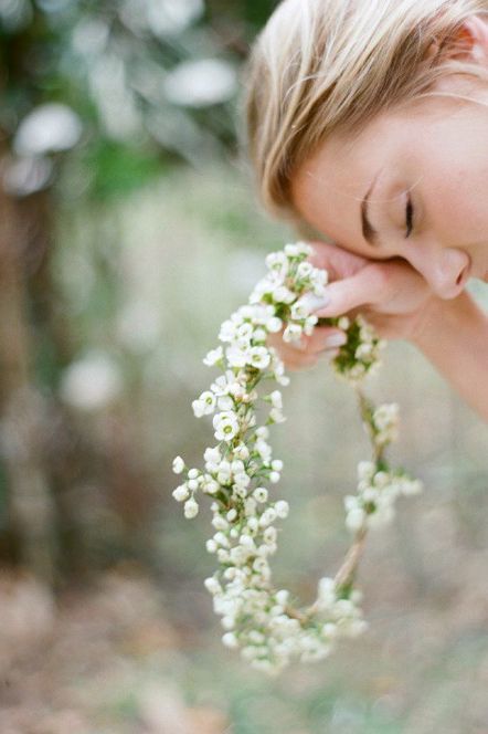 お花の季節到来♡春は花冠で大人かわいい花嫁になる！にて紹介している画像