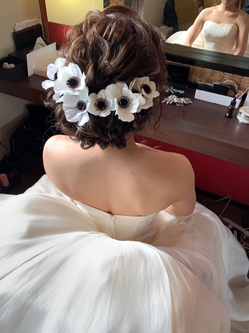 A Must-See Selection of 5 Classic Wedding Hairstyles!にて紹介している画像