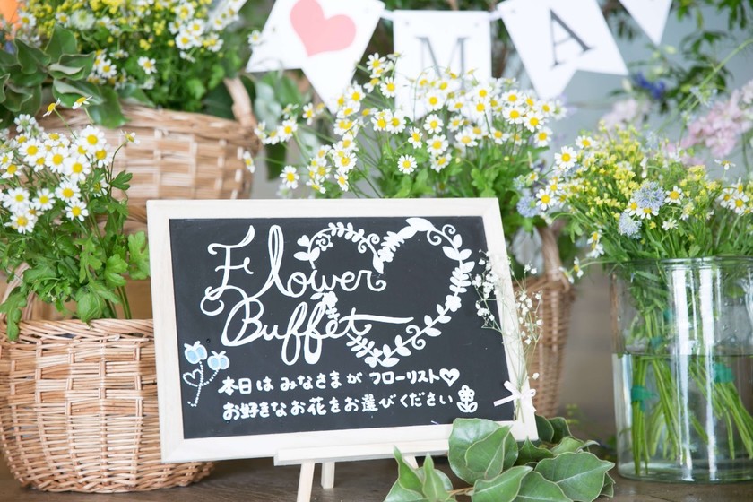 "8 Stylish Natural Welcome Space Inspirations for Lovers of White, Wood, and Green"にて紹介している画像