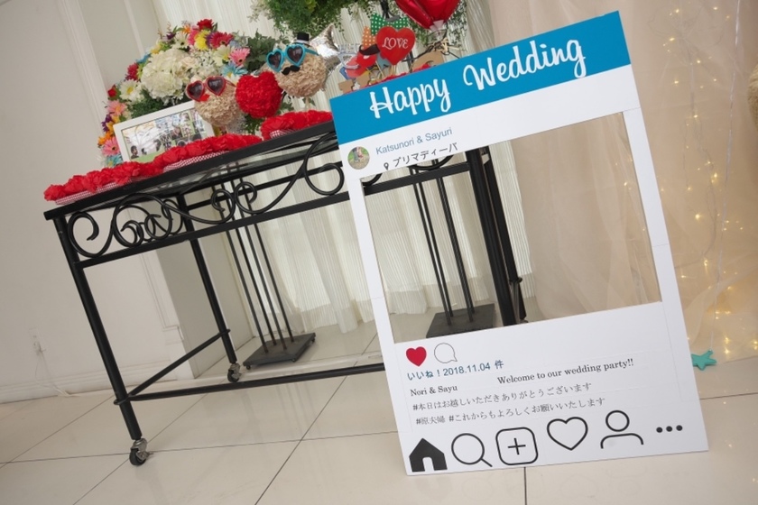 "Must-Have Items for Your Photo Booth: Popular Instagram Panel Designs"にて紹介している画像