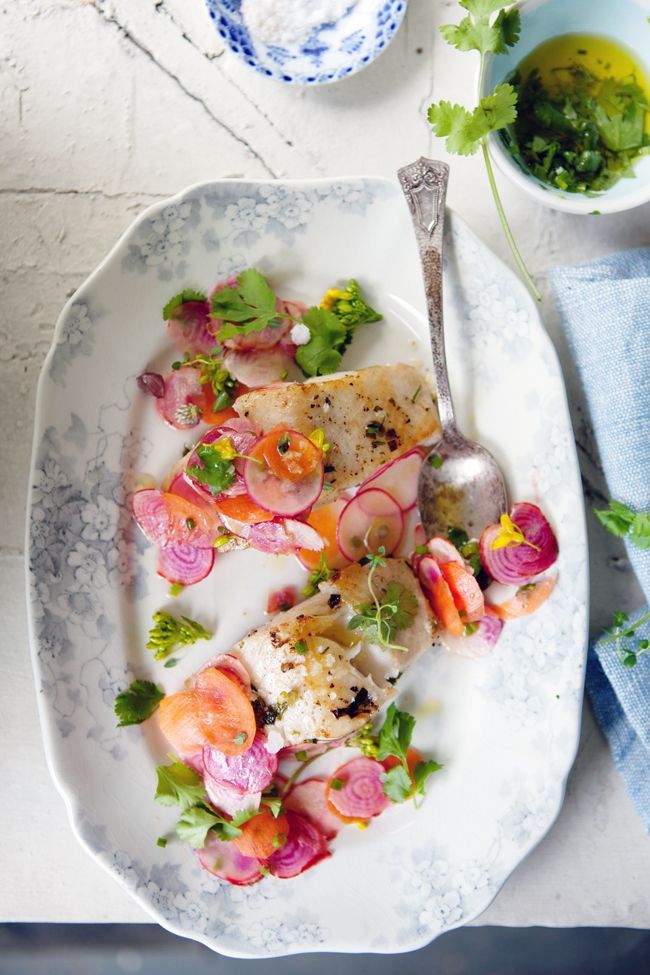 Botanical x Food: A Delightful Meal Adorned with Vibrant Flowers!にて紹介している画像