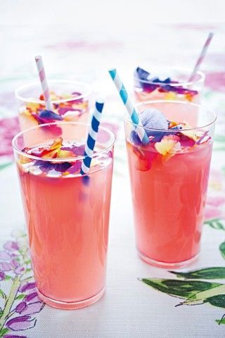 Botanical x Food: A Delightful Meal Adorned with Vibrant Flowers!にて紹介している画像