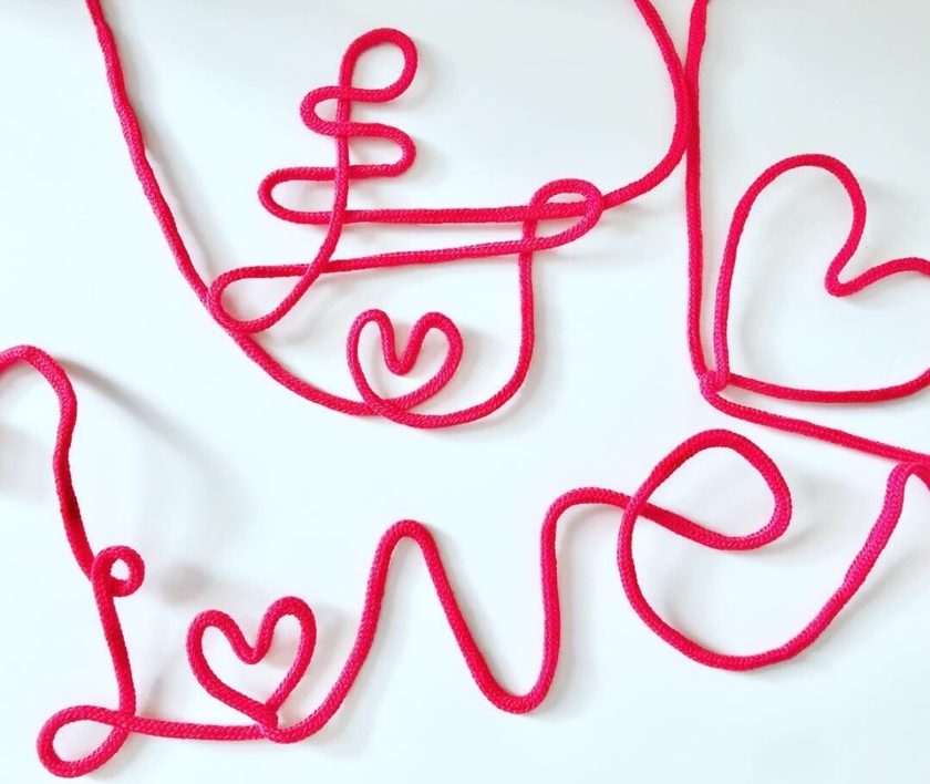 Two Souls Connected by the "Red String" of Destiny: 9 Pre-Wedding Photoshoots with the Found "Red String" on Instagram♡にて紹介している画像