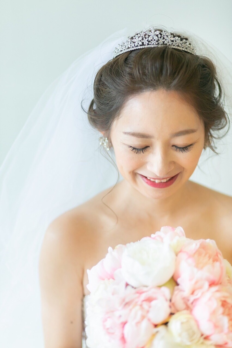 The Ultimate Cute Hairstyles! A Hairstyle Catalog for Wearing a Tiara＊にて紹介している画像