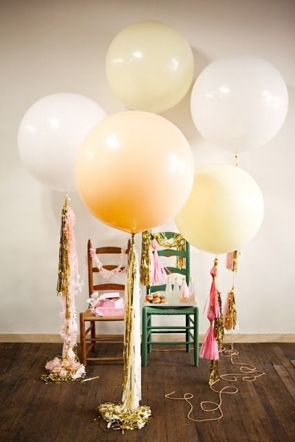 Versatile and Vibrant: Colorful Balloons for a Pop Wedding Decoration and Theme!にて紹介している画像