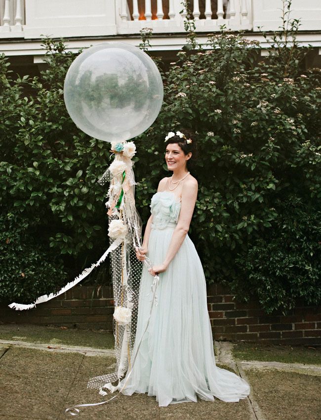 Versatile and Vibrant: Colorful Balloons for a Pop Wedding Decoration and Theme!にて紹介している画像