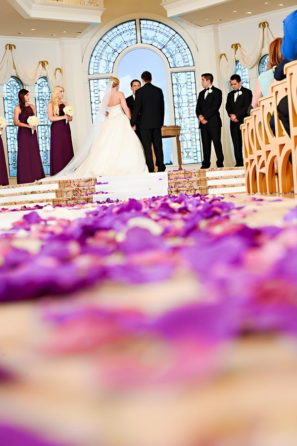 A Flower-Filled Wedding: Let's Create an Adorable Rapunzel-Themed Celebration in Lavender Colors!にて紹介している画像