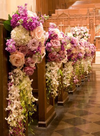 A Flower-Filled Wedding: Let's Create an Adorable Rapunzel-Themed Celebration in Lavender Colors!にて紹介している画像