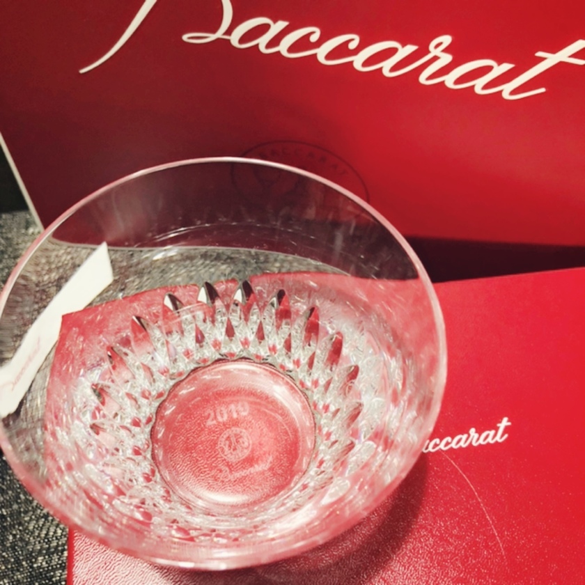 "Did You Know Dior Sells Limited Edition Vases for 30,000 Yen That Last a Lifetime?"にて紹介している画像
