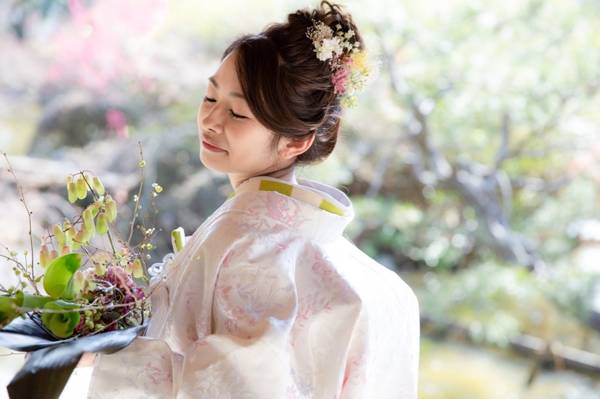 也许是盲点！探讨“发饰与婚礼花束的搭配”＊にて紹介している画像