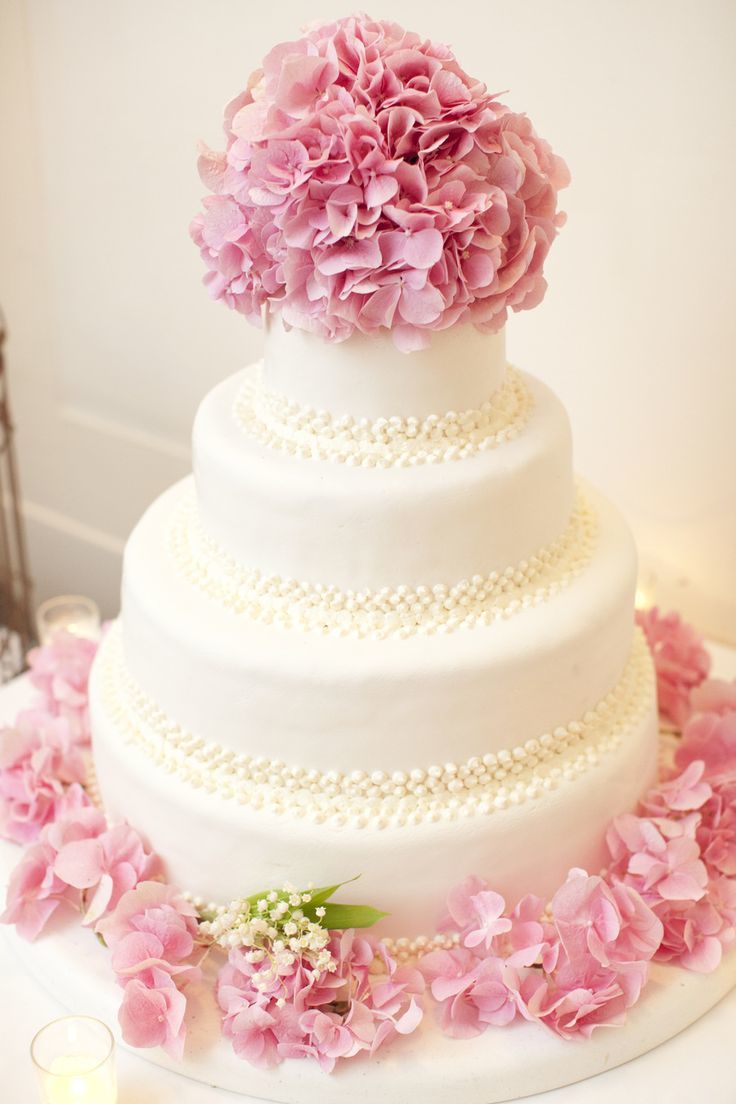 Perfect for June Brides: Decorating Weddings with Pastel-Colored Hydrangeas as the Main Attraction!にて紹介している画像