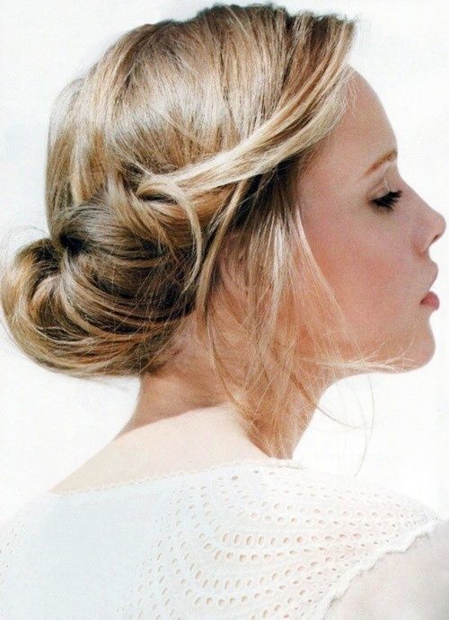 Effortlessly Chic: Adorable Natural Loose Hair with a Gibson Tuck for a Trendy Overseas Girl Look!にて紹介している画像