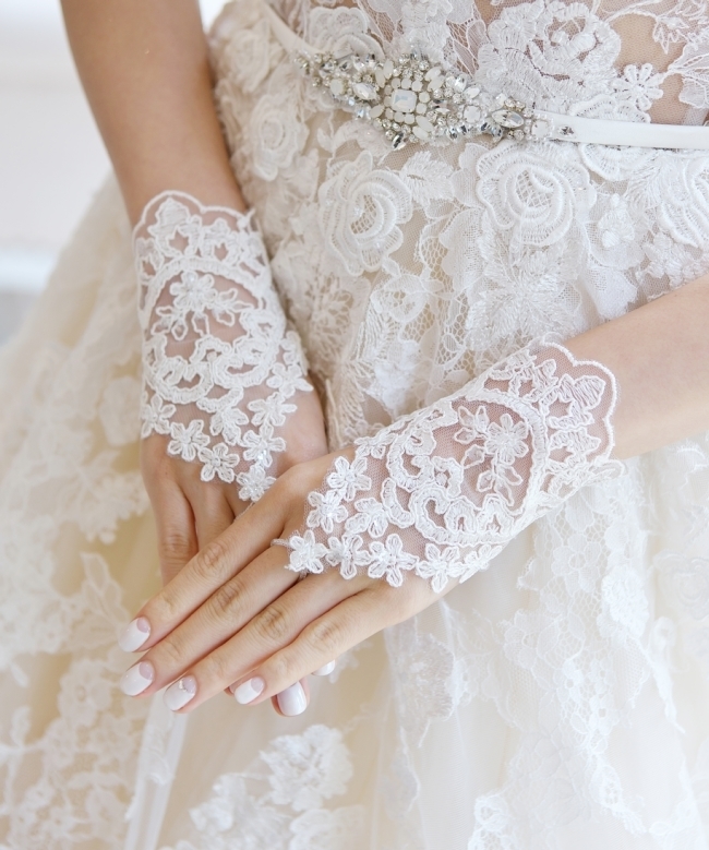 "Discover the Cutest Gloves from Love Tiara for Your Wedding: The Largest Selection in the Country ♡"にて紹介している画像