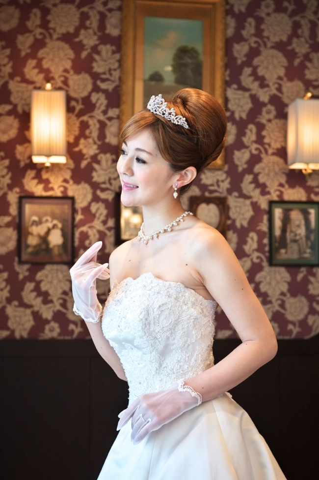 "Discover the Cutest Gloves from Love Tiara for Your Wedding: The Largest Selection in the Country ♡"にて紹介している画像