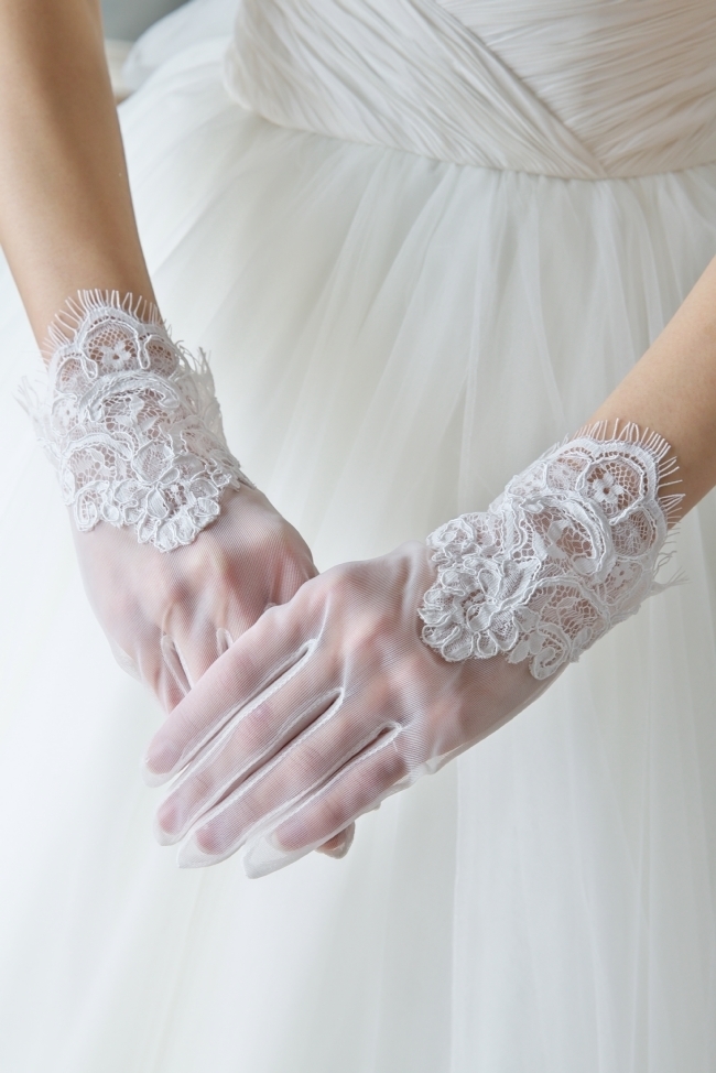 "Discover the Cutest Gloves from Love Tiara for Your Wedding: The Largest Selection in the Country ♡"にて紹介している画像