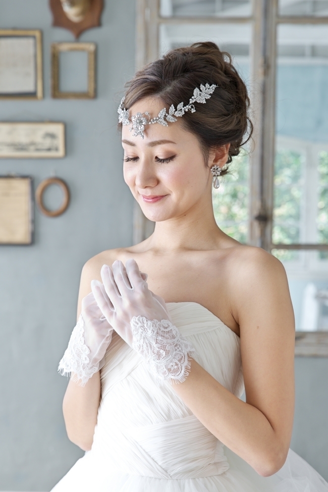 "Discover the Cutest Gloves from Love Tiara for Your Wedding: The Largest Selection in the Country ♡"にて紹介している画像