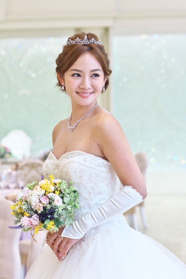 "Discover the Cutest Gloves from Love Tiara for Your Wedding: The Largest Selection in the Country ♡"にて紹介している画像