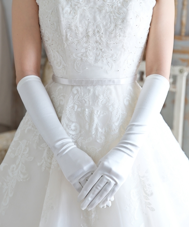 "Discover the Cutest Gloves from Love Tiara for Your Wedding: The Largest Selection in the Country ♡"にて紹介している画像