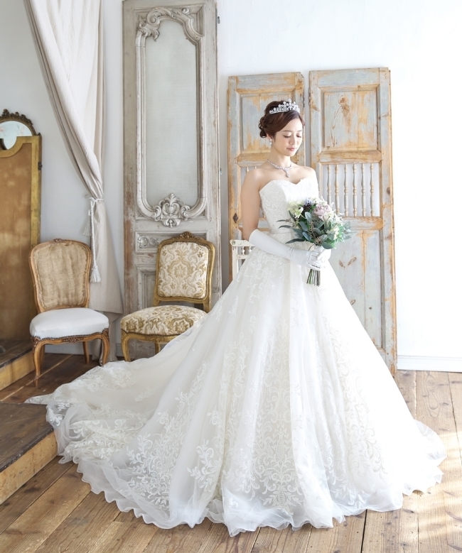 "Discover the Cutest Gloves from Love Tiara for Your Wedding: The Largest Selection in the Country ♡"にて紹介している画像