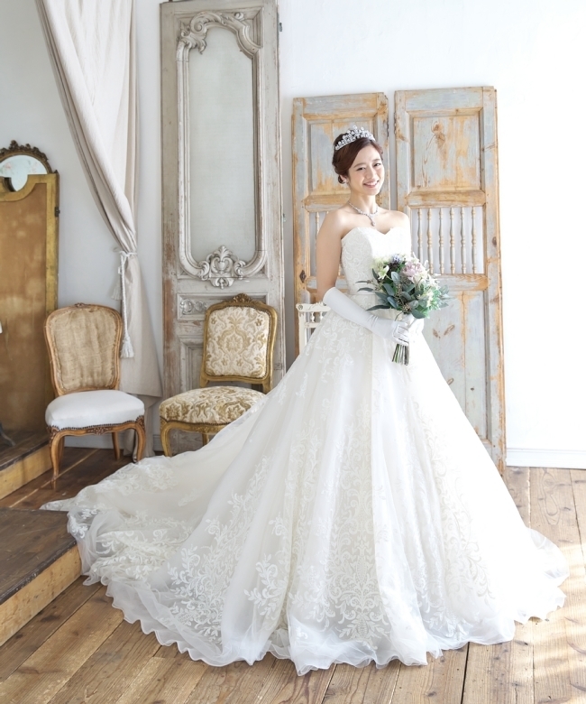 "Discover the Cutest Gloves from Love Tiara for Your Wedding: The Largest Selection in the Country ♡"にて紹介している画像