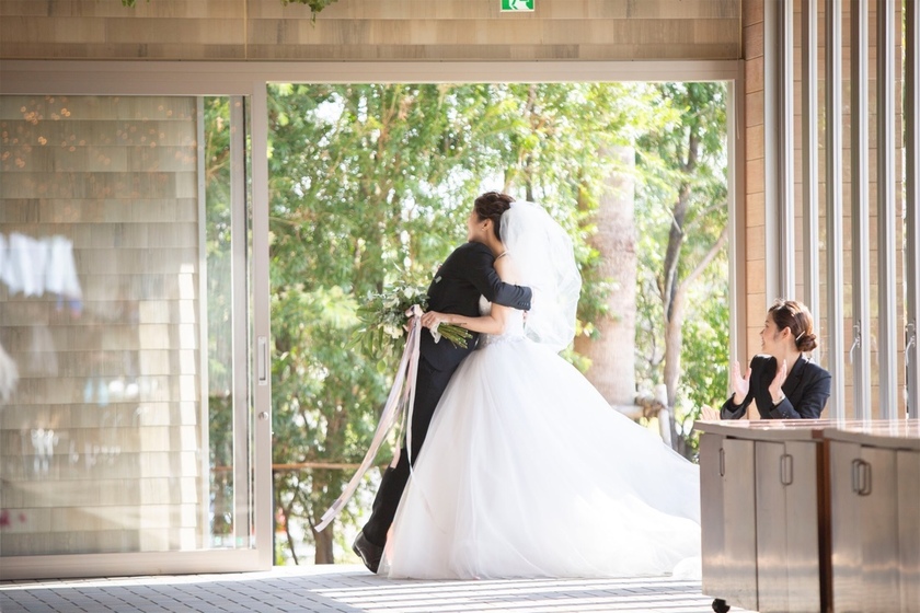 "Everyone is Adorable and Looks Happy: A Beautiful Photo Collection of 'Closing Hug' Ceremony Performance"にて紹介している画像