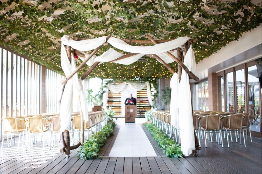 A "Green" Themed Wedding♡ Beautiful Simple & Elegant Adult Coordinationにて紹介している画像