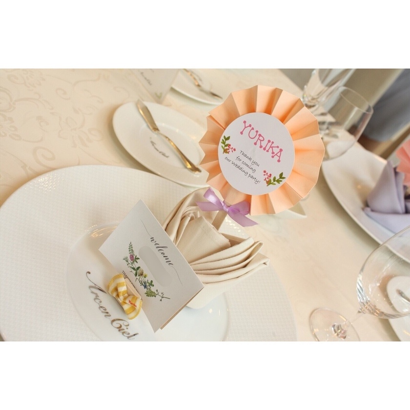 Simple and Stylish: Recommended Picks for "Place Card Stands" ✨にて紹介している画像