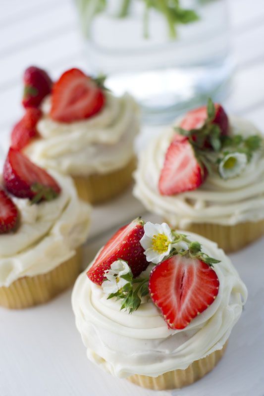 "Gathering Adorable Strawberry Cakes Like Bright Red Gemstones♡"にて紹介している画像