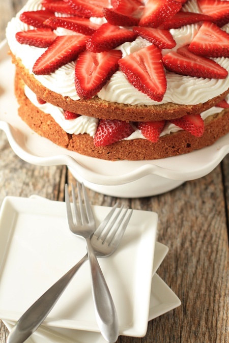 "Gathering Adorable Strawberry Cakes Like Bright Red Gemstones♡"にて紹介している画像