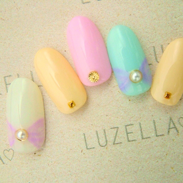 ご縁を結ぶHAPPYモチーフ♡リボンネイルで指先から幸せを呼び込もう♩にて紹介している画像