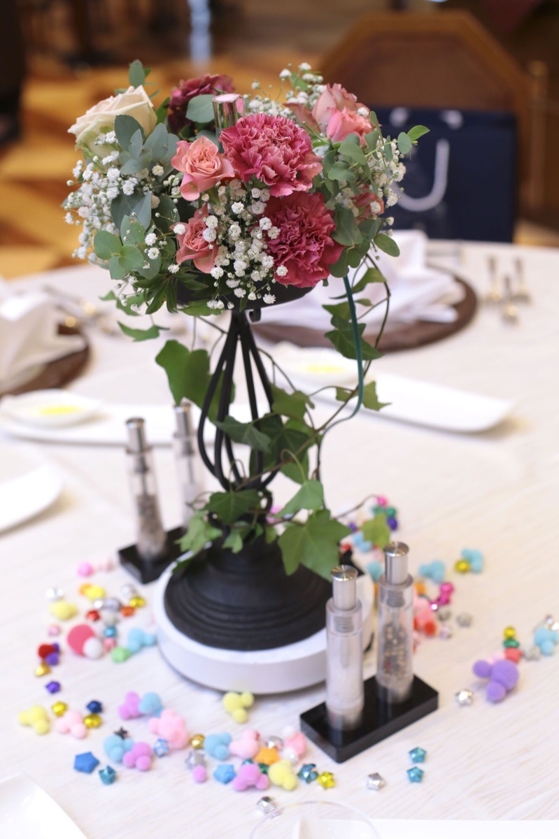 初心者花嫁さん向け＊卓上装花は、お花の種類よりも先に【スタイル】を決めるのがおすすめ！にて紹介している画像