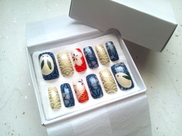 "Traditional Modern Nails Perfectly Complemented by 'Yuzen Washi' in Kimono Style ♡"にて紹介している画像