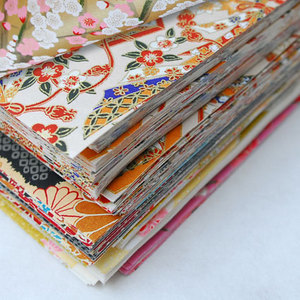 "Traditional Modern Nails Perfectly Complemented by 'Yuzen Washi' in Kimono Style ♡"にて紹介している画像