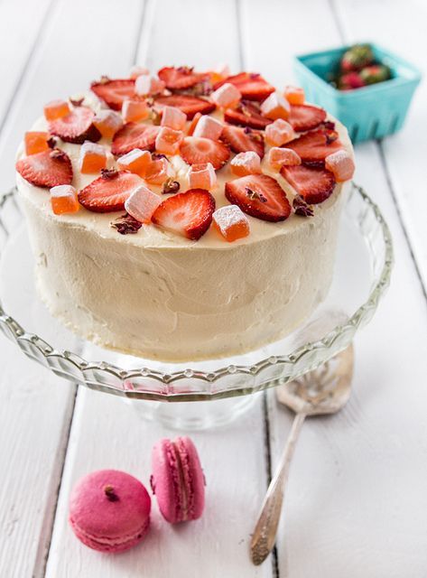 "Gathering Adorable Strawberry Cakes Like Bright Red Gemstones♡"にて紹介している画像