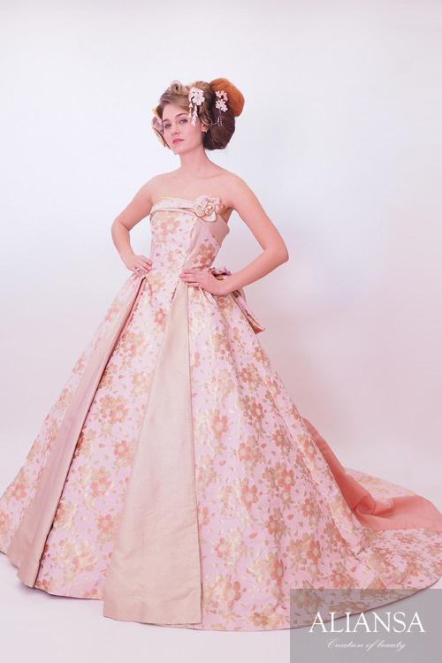 着物とドレスのいいとこどり♩和ドレスはこんなに種類があった♡にて紹介している画像