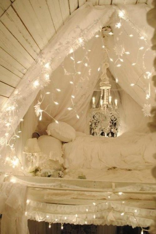 Forever in Princess Mode ♡ DIY a Romantic Wedding-Inspired Room with IKEA Items*にて紹介している画像
