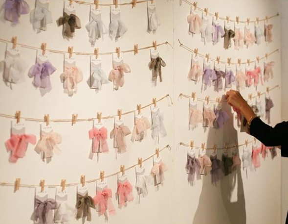 Tying Hands with Ribbons: Spotlight on the Celtic Wedding Ritual of Handfasting ♡にて紹介している画像