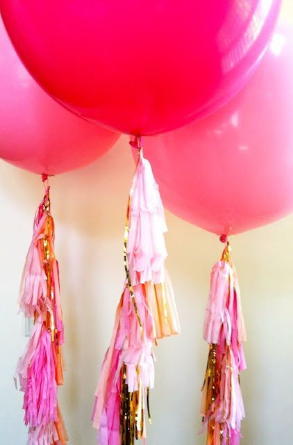 Versatile and Vibrant: Colorful Balloons for a Pop Wedding Decoration and Theme!にて紹介している画像