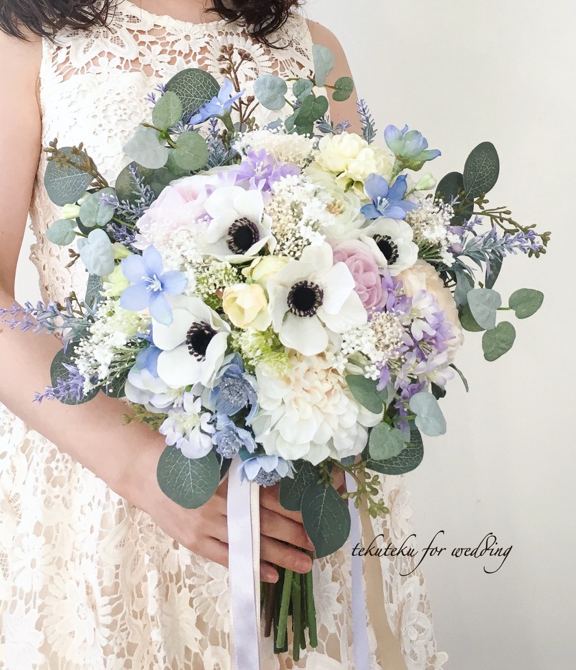 让人想对花艺师说“就和这个一样！”的可爱婚礼花束12款设计にて紹介している画像