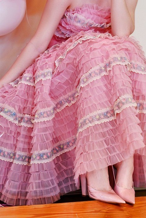 Full of Girliness! Adorable Sparkling Candy Pink Dresses for Spring ♡にて紹介している画像