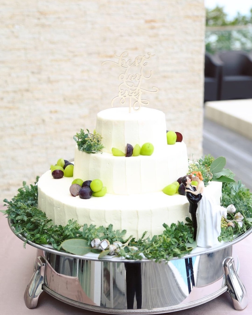 "[Category-Wise] A Comprehensive Guide to Classic and Trendy Wedding Cake Designs of 2019 ♡"にて紹介している画像