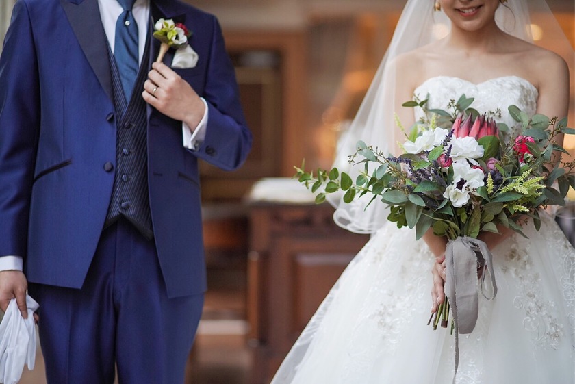 The Trendy Combination of Cute: Anemone x Protea Bouquet ♡にて紹介している画像