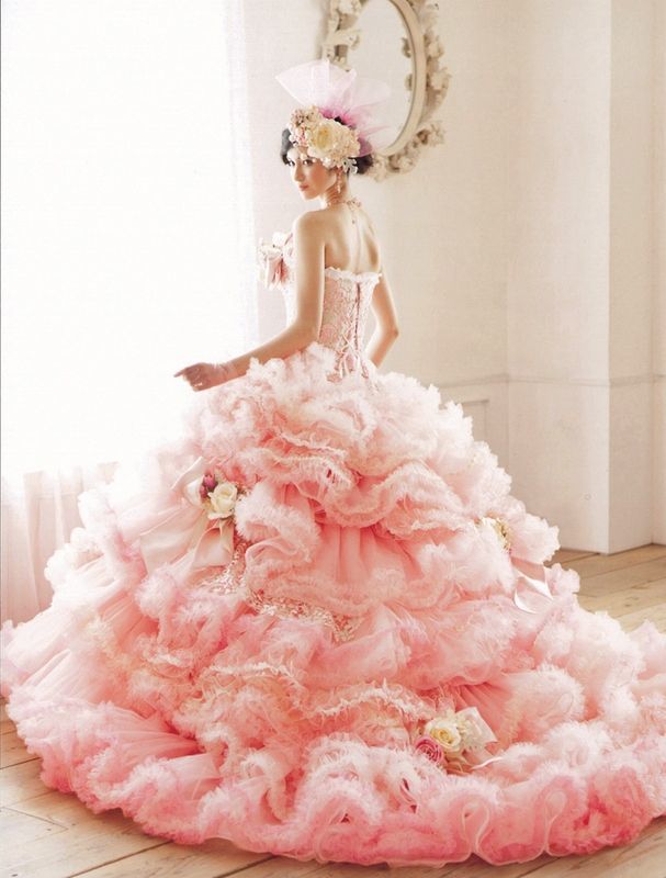 Let's Fall Under the Spell of Love ♡ The Spring Bride in a Pink Ball Gown is the Ultimate Maiden＊にて紹介している画像