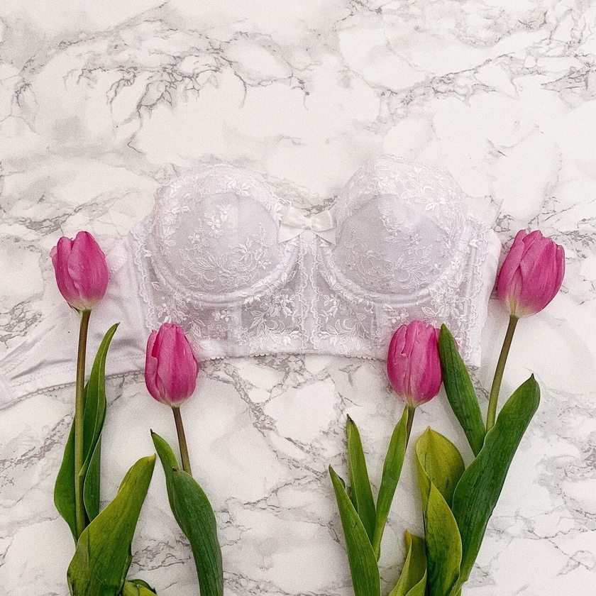 "Feel 100% Like a Bride with Our All-Lace Bridal Innerwear: Semoa Bridal's Adorable Collection"にて紹介している画像