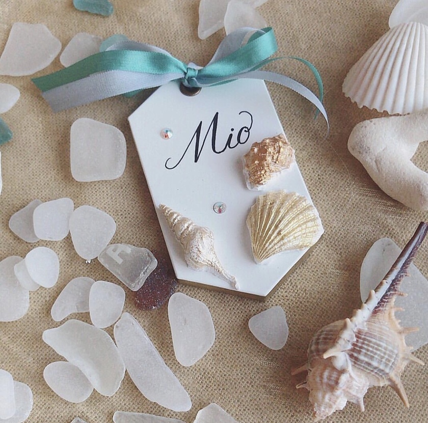 "All So Stylish, I Can't Choose! Adorable Place Card Designs and Ideas ♡"にて紹介している画像