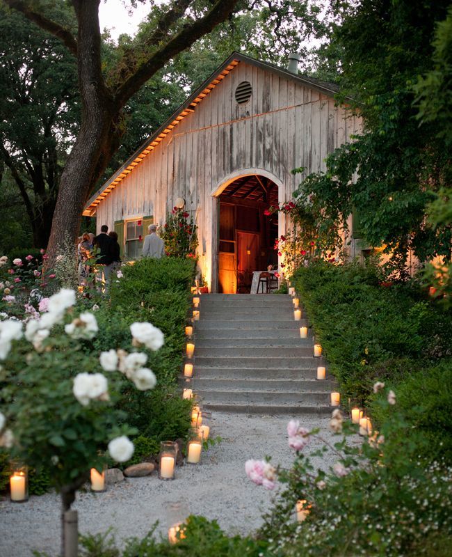 Embracing a Natural Vibe: The Trend of Garden Weddings Surrounded by Nature♡にて紹介している画像