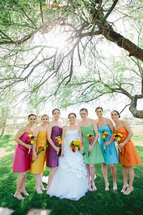 Colorful POP for Maximum Happiness: Spotlight on Bridesmaid and Groomsman Fashion!にて紹介している画像